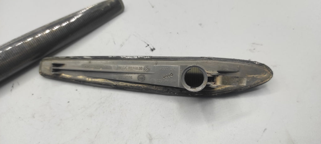 Alfa Romeo 159 1.9JTDm 2008 Front Fender Smoked Indicator Set 60691106 60691105