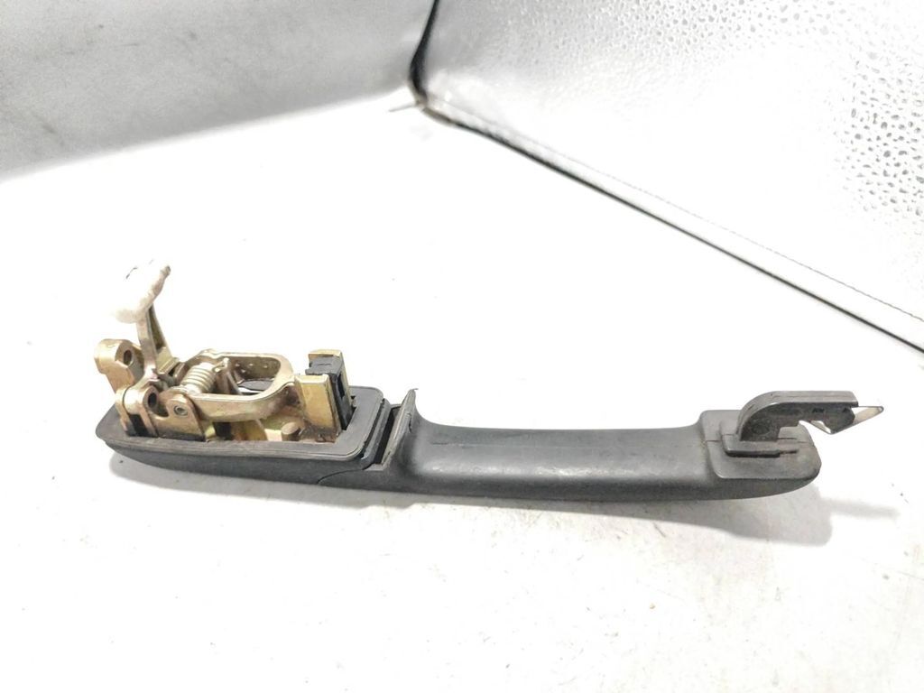 Volkswagen PASSAT B4 1996 rear left side door exterior handle 