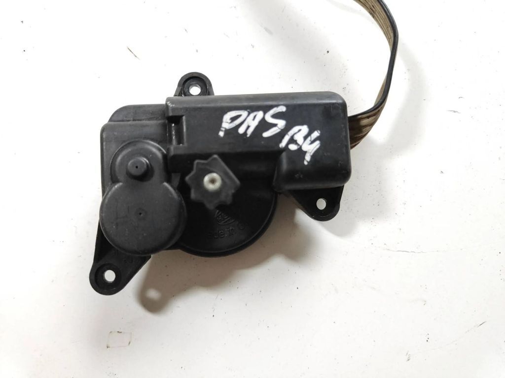 Volkswagen PASSAT B4 1995 Air heater flap actuator motor 357907511B 