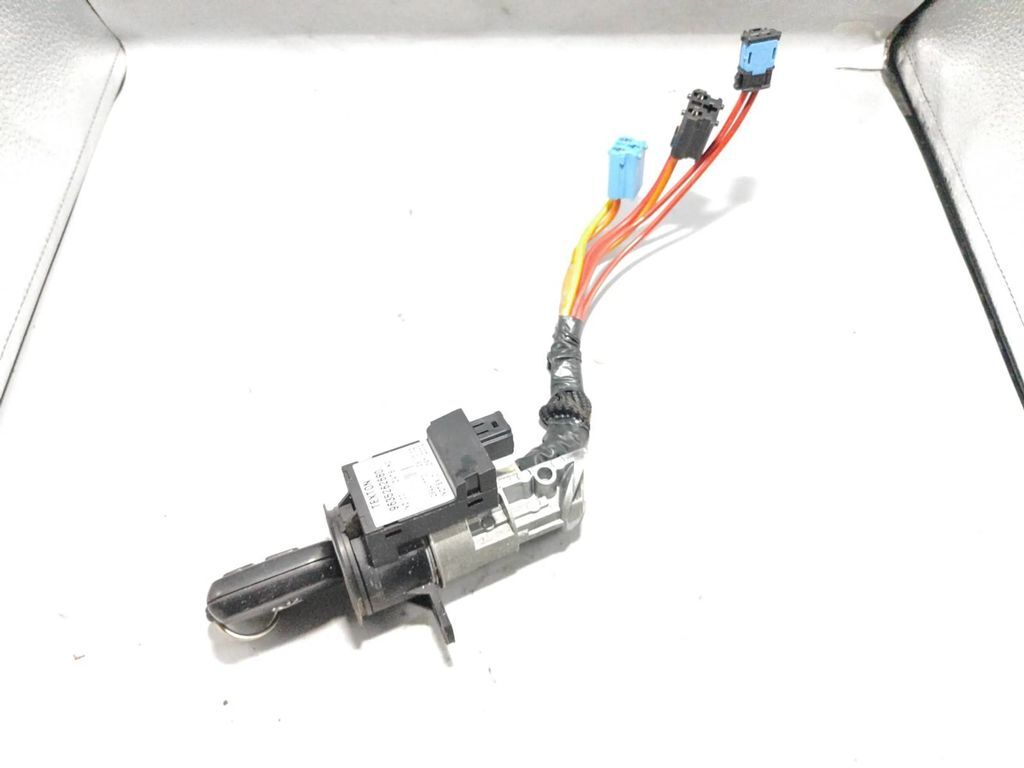 Peugeot 607 2.2i 116kW 2001 Petrol Ignition barrel lock 9635262680