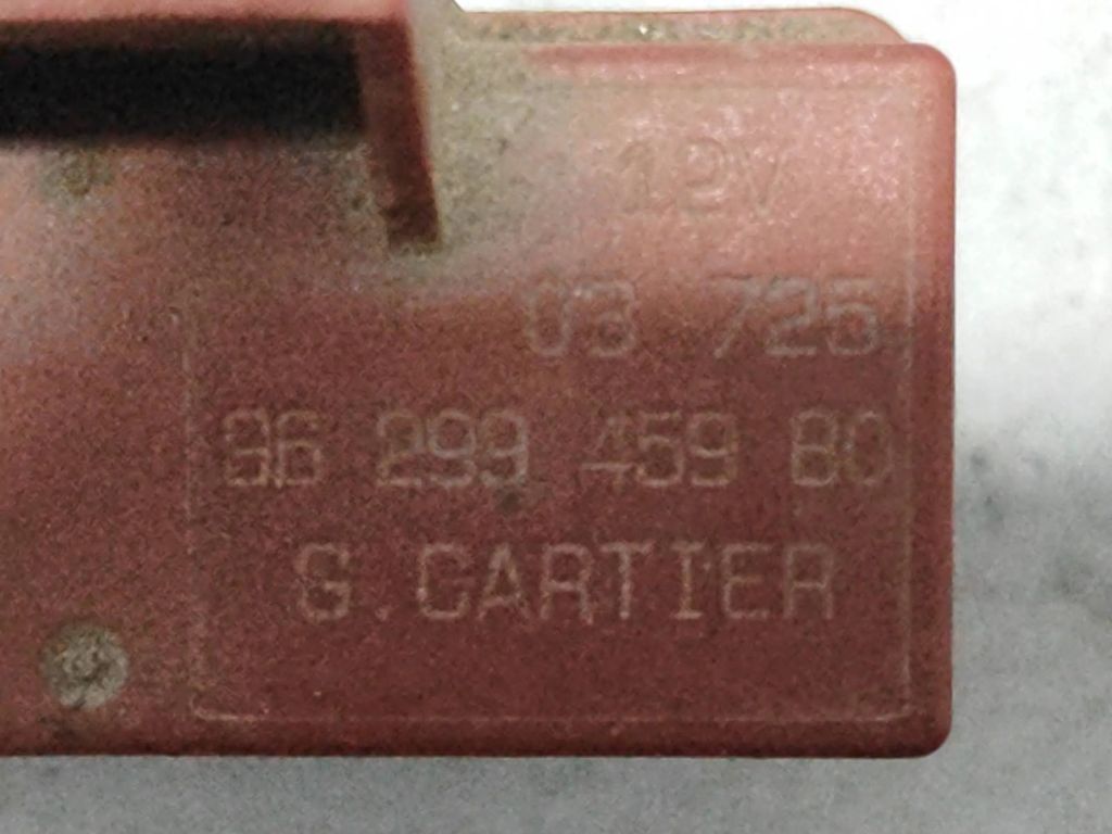 Peugeot 607 2.2i 116kW 2001 Petrol Fuel pump relay 9629945980 