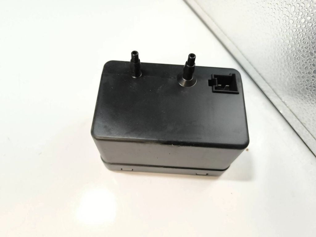 Mercedes-Benz E W211 2003 Central locking vacuum pump A3510020010 