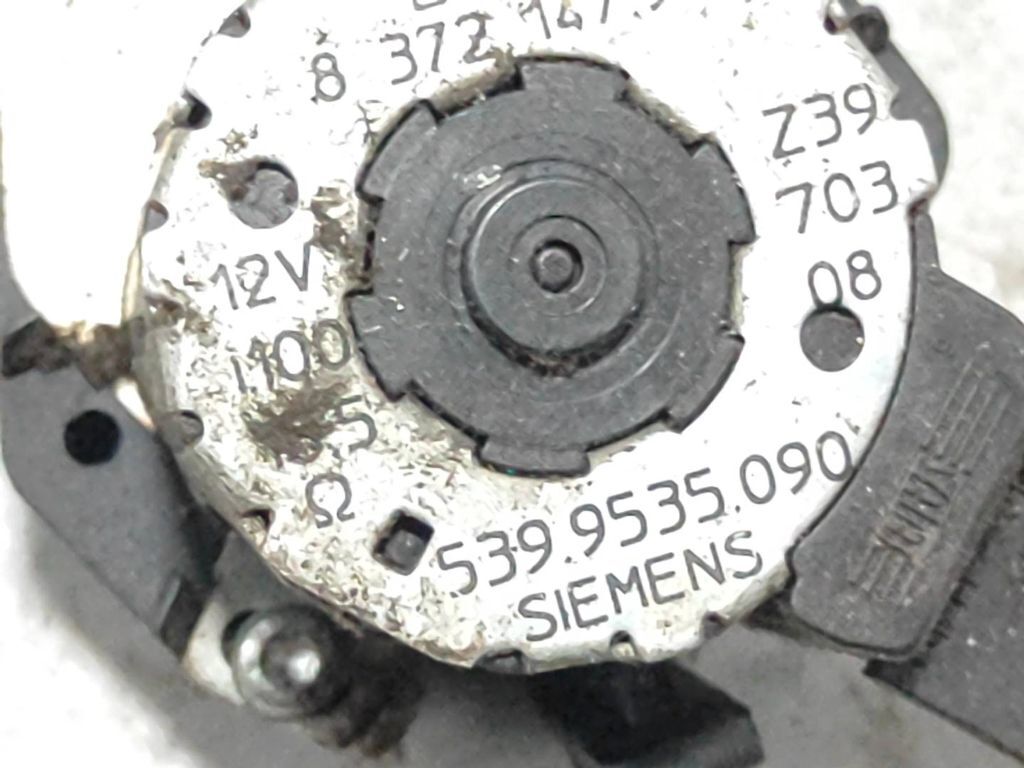 BMW 5 E39 1996 Air heater flap actuator motor 8372147 