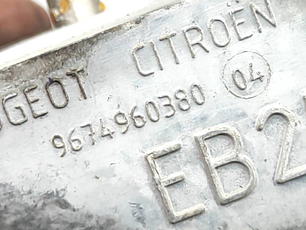 Peugeot 308 1.2i 2007 Petrol Engine mounting bracket 9674960380 