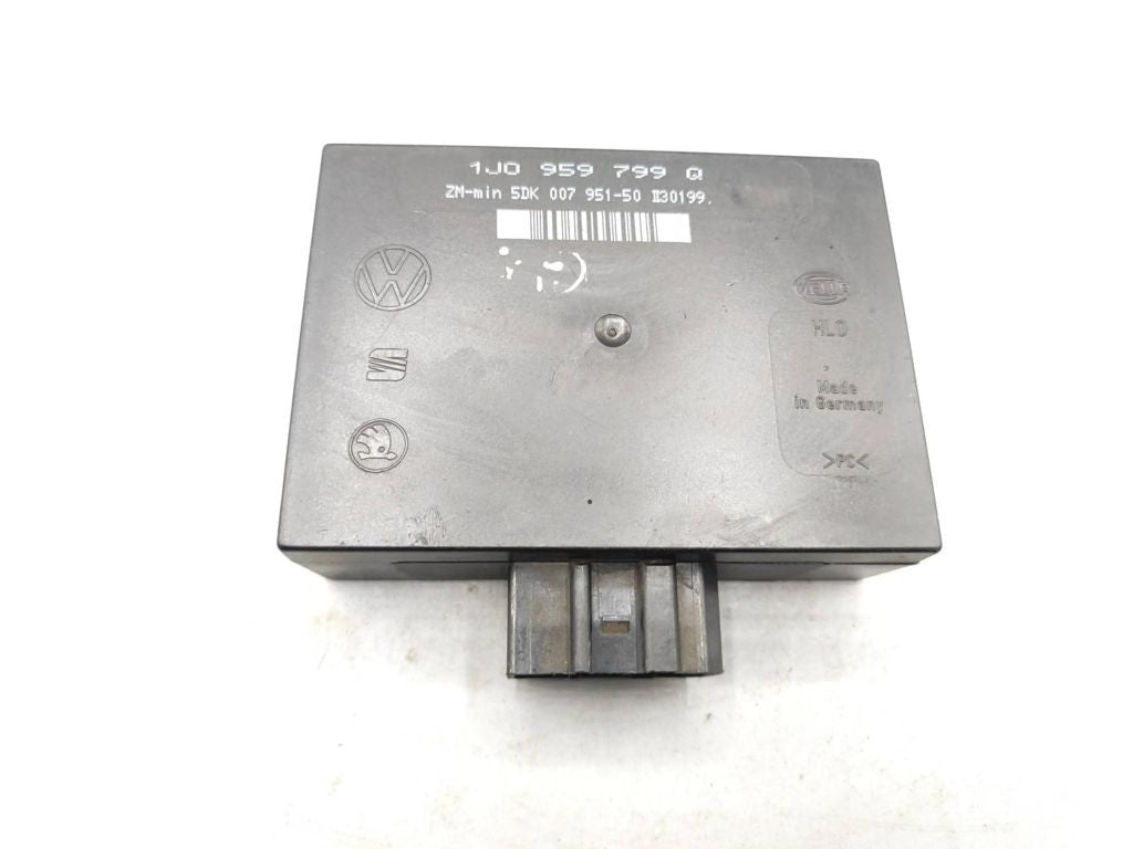 Volkswagen Golf 2000 Comfort convenience body module 1J0959799Q 