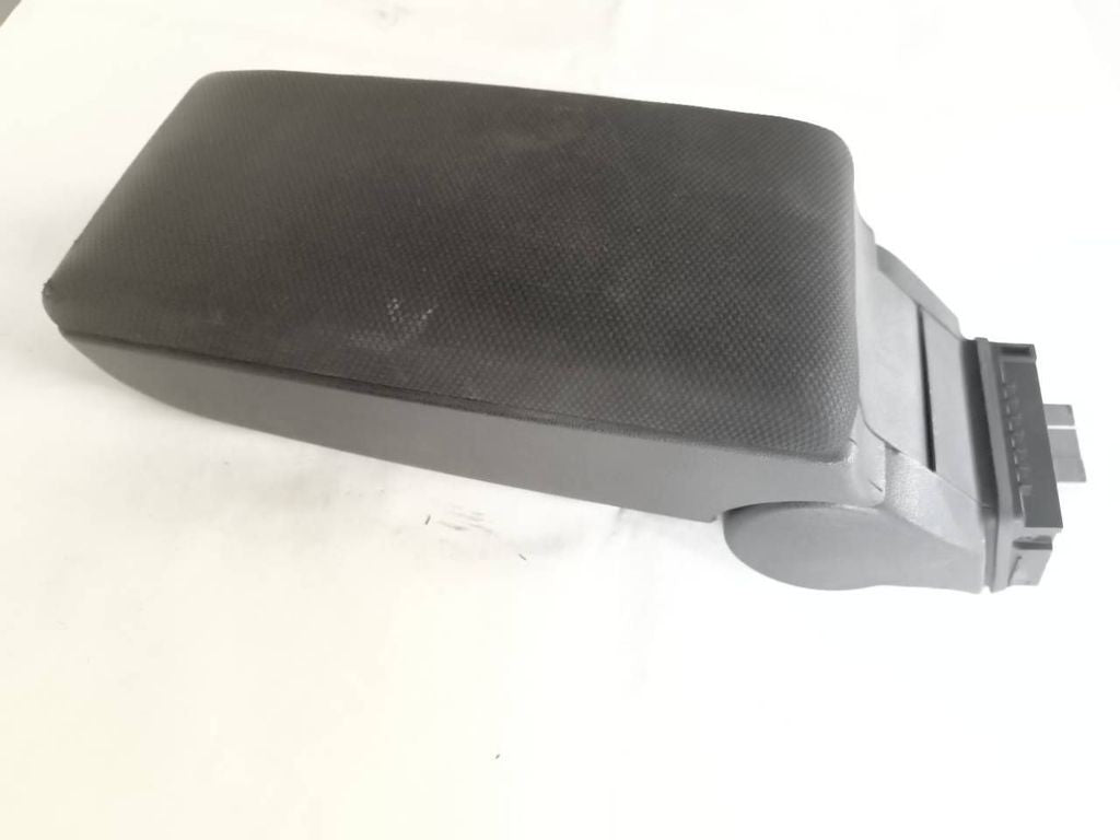 Alfa Romeo 147 1.9JTD 85kW 8V 2005 Center Console Armrest 