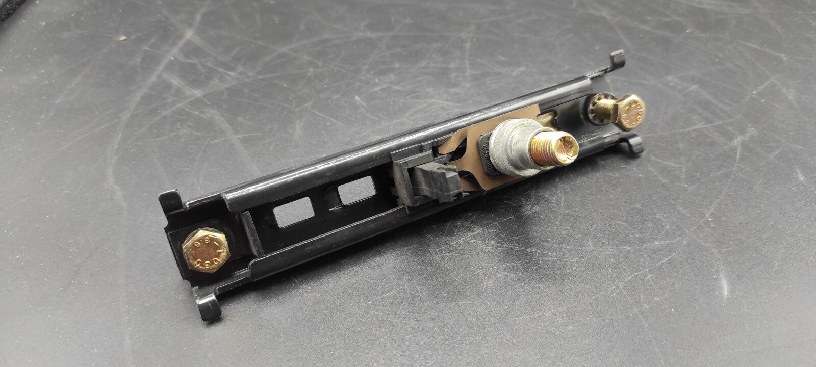 Alfa Romeo GT  2.0JTS 2004 Front Right Seatbelt Height Adjustment Regulator Rail