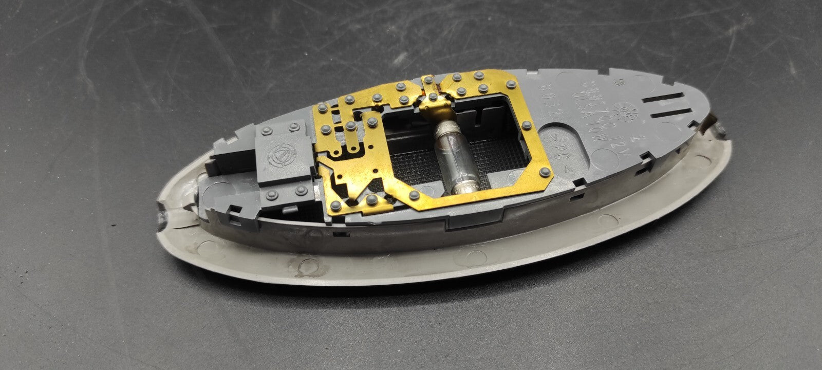 Alfa Romeo 147 / GT 2.0JTS 122kW 2005 Rear Interior Roof Reading Light 0881700