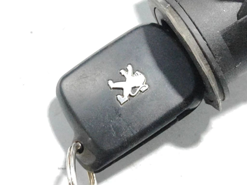 Peugeot 607 2.2i 116kW 2001 Petrol Ignition barrel lock 9635262680 