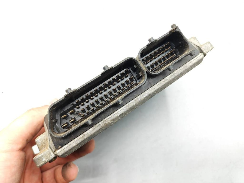 Volkswagen Golf IV 2.0i 2001 Engine control unit module ECU 06A906018ED 