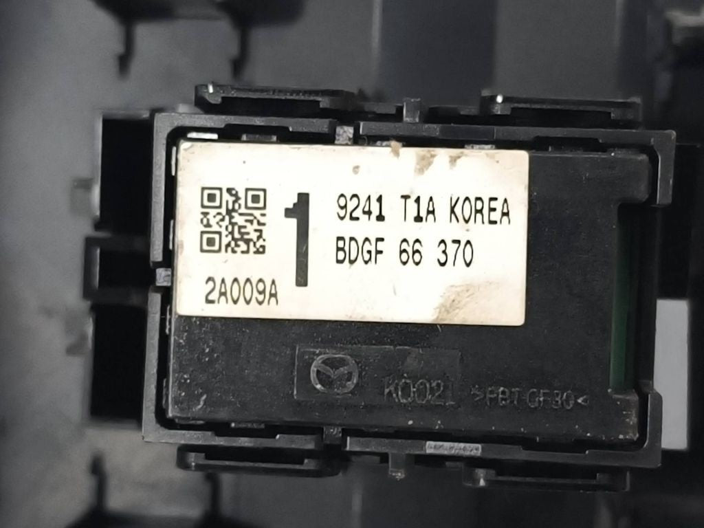 Mazda 3 2019 Electric window control switch BDGF66370 