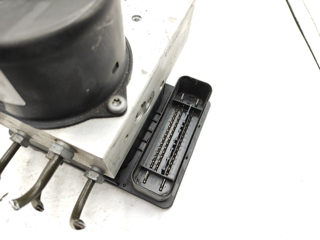 Mercedes Benz C Class W203 2005 ABS Brake Pump Module A2095452532