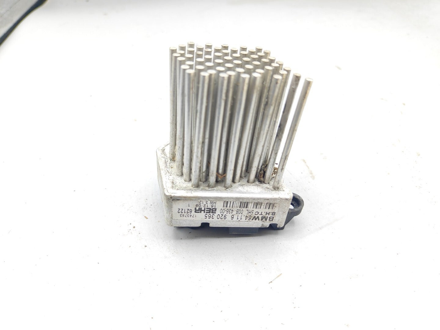 BMW 3 Series E46 320D 110kW  2000 Heater fan motor  resistor 6920365