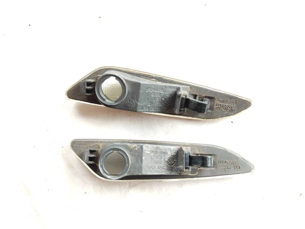 Alfa Romeo 147 Facelift 2005 front fender turn indicators light 60686516 