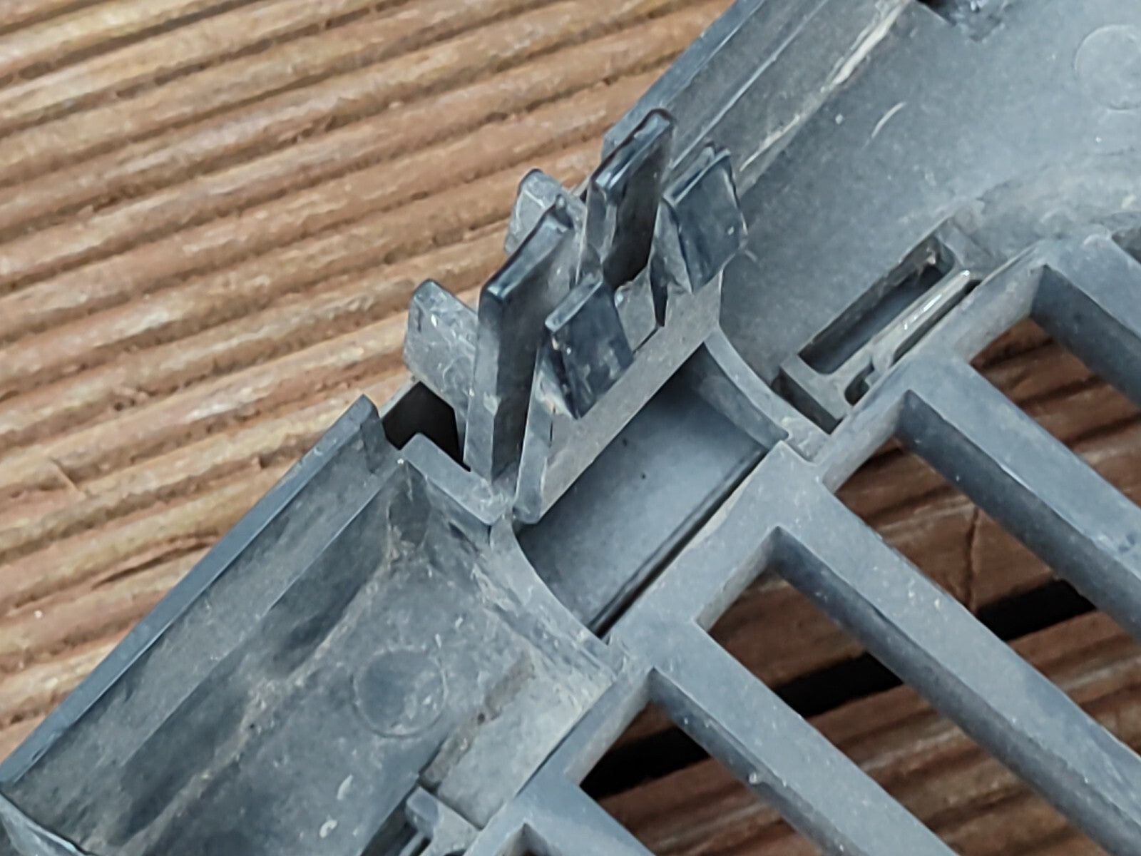 BMW 5 Series E34 1995 Front Bumper Upper Radiator Mesh Grill 1973825 51131973825