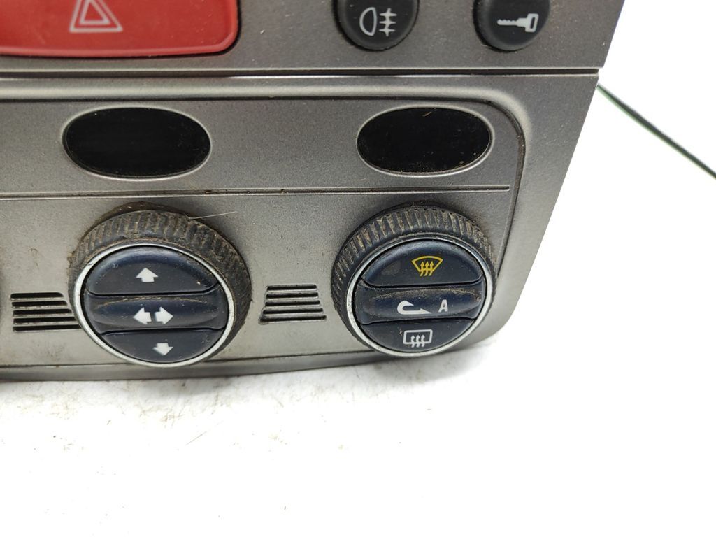 Alfa Romeo 147 1.9JTD 85kW 2004 AC Climate control unit module 46799632 