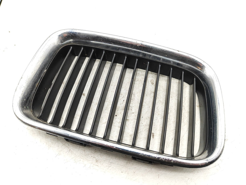 BMW 3 Series E36 Petrol  Front Right Side Bonnet Kidney Grill 8122238