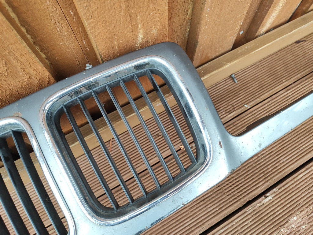 BMW 5 Series E34 1995 Front Bumper Upper Radiator Mesh Grill 1973825 51131973825