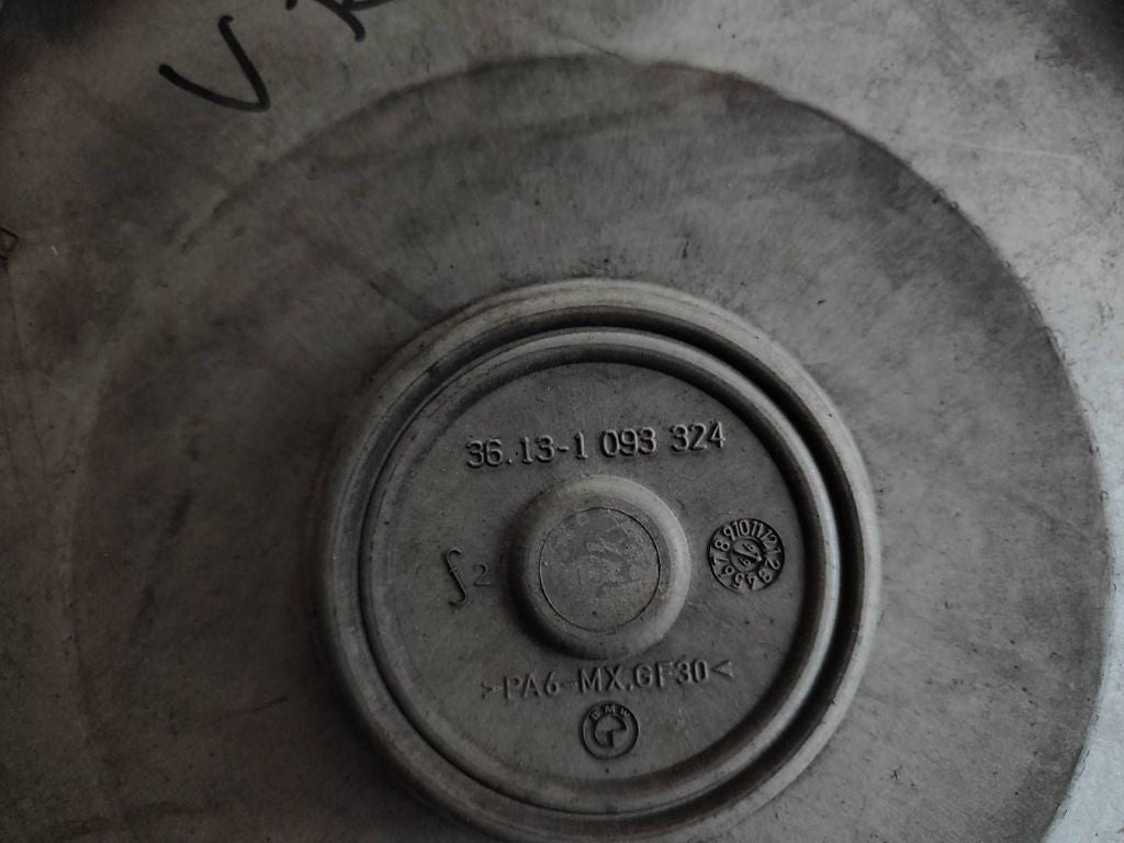 BMW 523 E39 1997 R15 wheel hub cap trim 36131093324 