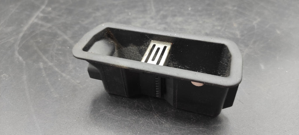 Alfa Romeo 166 2.4JTD 110kW 2002 Center Console Ashtray Insert 225321