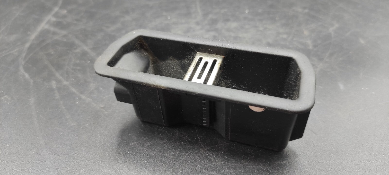 Alfa Romeo 166 2.4JTD 110kW 2002 Center Console Ashtray Insert 225321