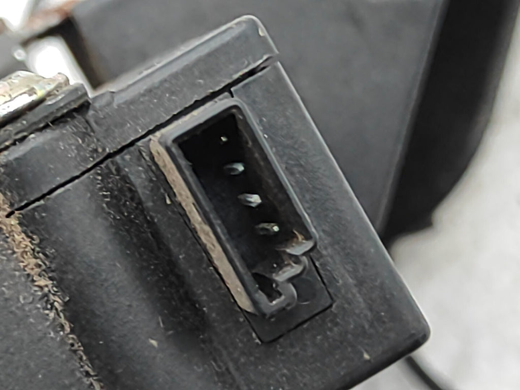 BMW 5 SERIES E39 530D 142kW Diesel 2001 Rear Tailgate Lock 8232520