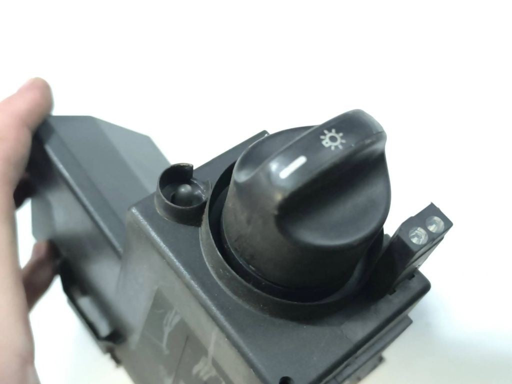Mercedes-Benz E250 W210 1996 Light switch 2105450104 