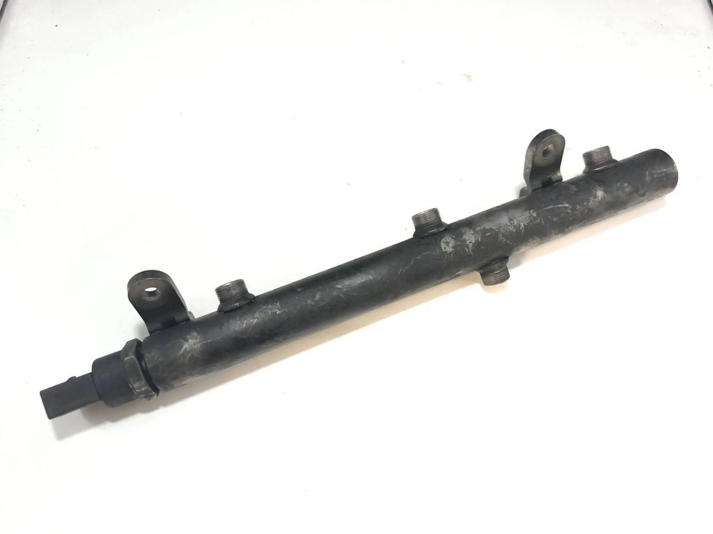 Mercedes-Benz E W211 2005 Diesel V6 Right fuel rail line pipe A6420700695 