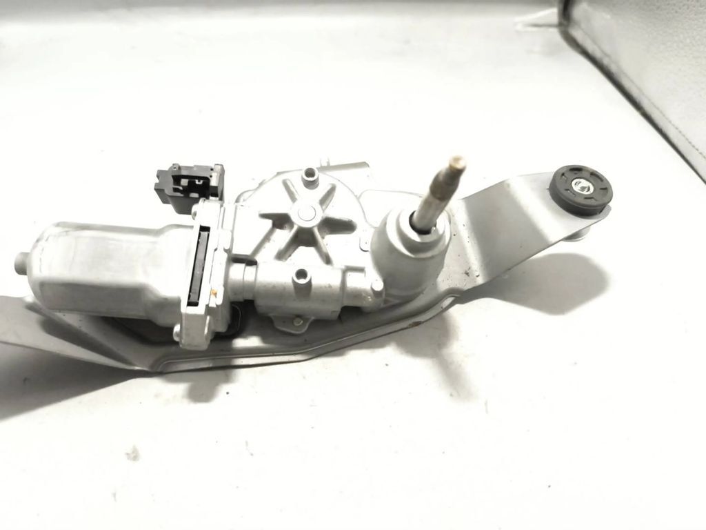 Mazda 3 BM III Hatchback 2014 Rear window wiper motor BHS267450 