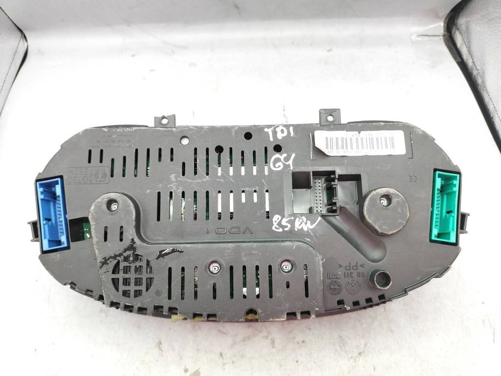 1J0920825C Volkswagen Golf IV 2000 Diesel speedometer instrument cluster 