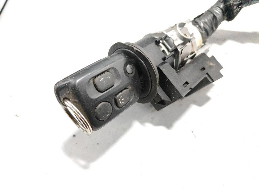 Peugeot 607 2.2i 116kW 2001 Petrol Ignition barrel lock 9635262680 