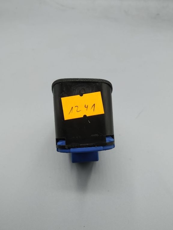 Alfa Romeo 147 2003 Diesel Fuel tank opening switch button 156040104 