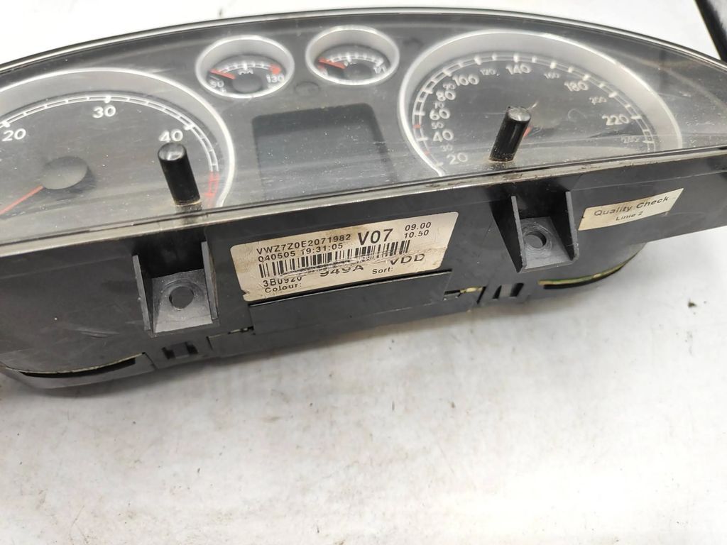 Volkswagen PASSAT B5 LHD Diesel speedometer instrument cluster 3B0920949A 