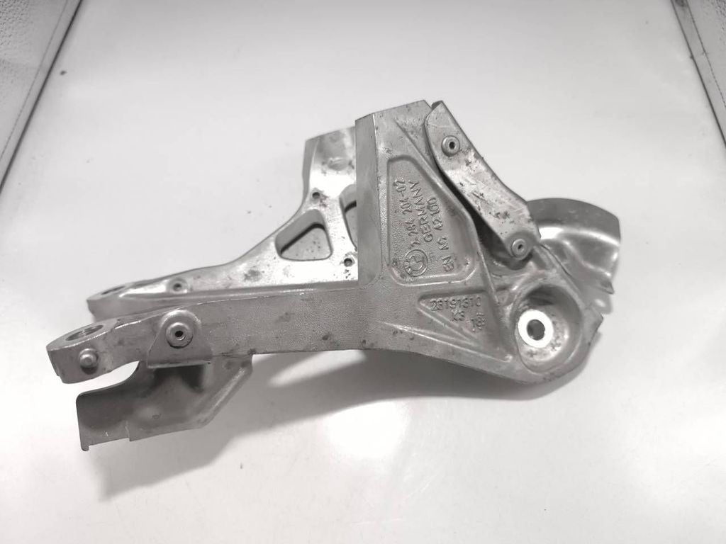 BMW M4 F82 F83 2017 Petrol S55 Engine mounting bracket 2284204 