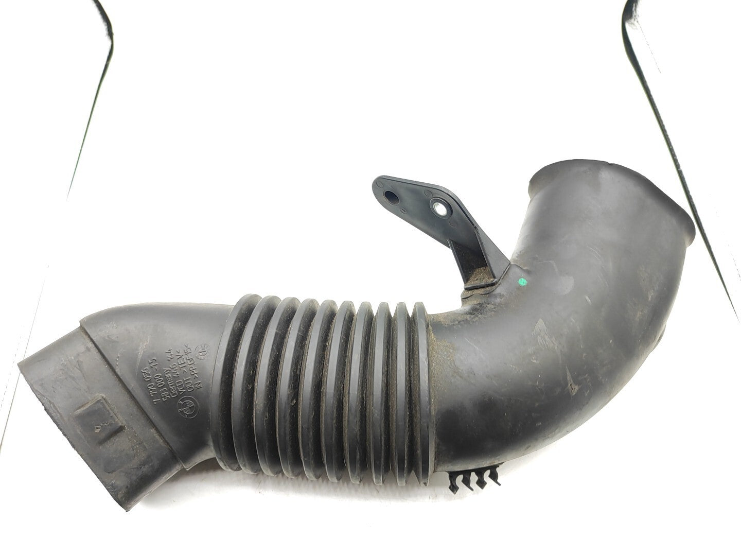 BMW E60 E61 530D Diesel Series 2004 Engine Air Intake Pipe Hose 7790056