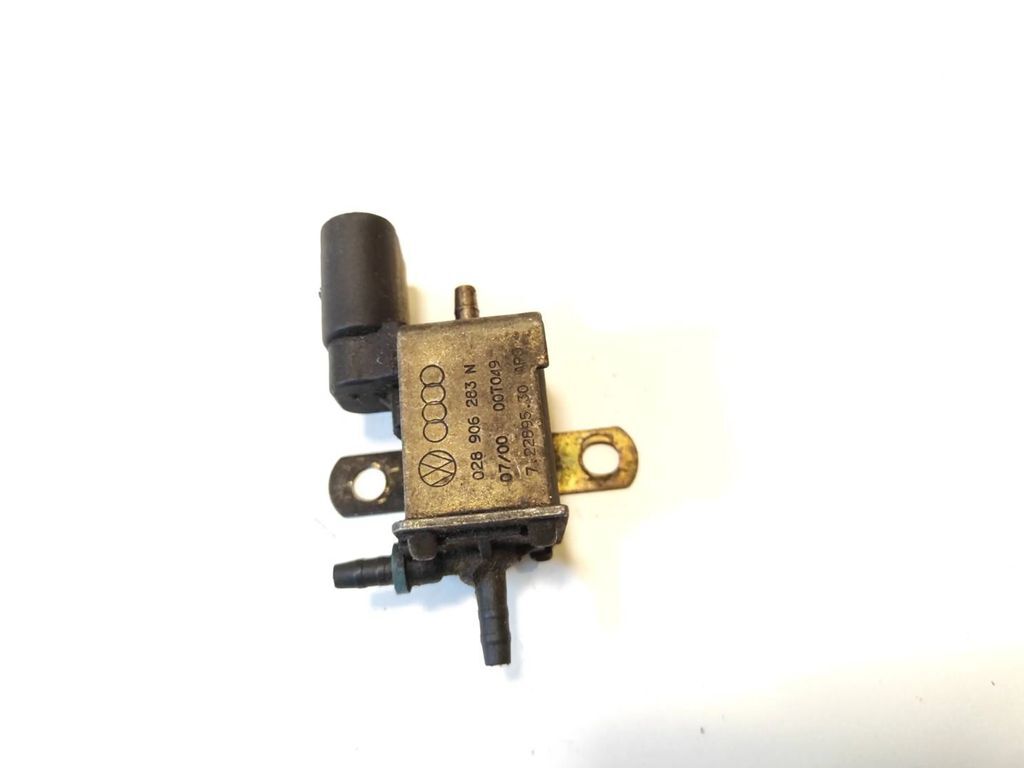 Audi A4 S4 B5 8D Petrol 2001 Engine solenoid valve 028906283N 