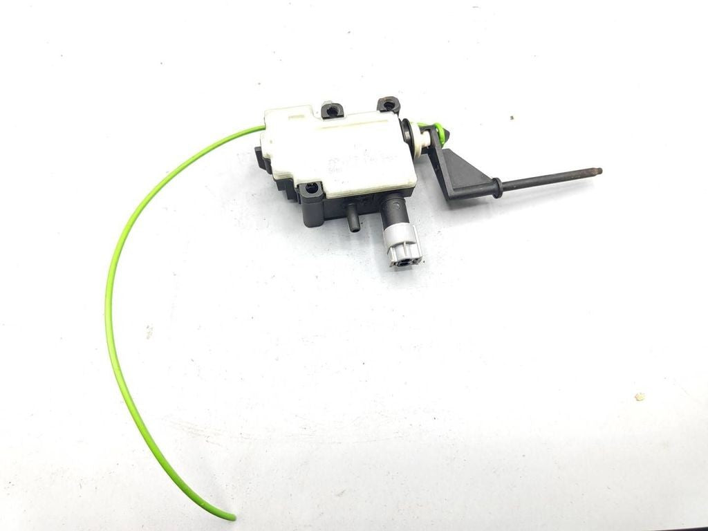 BMW 1 E81 E87 2007 Diesel Fuel tank cap lock 7198885 