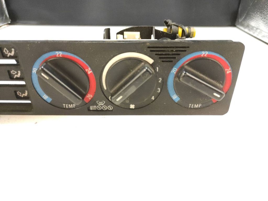 BMW 5 E34 1992 Climate control unit module 13842900 