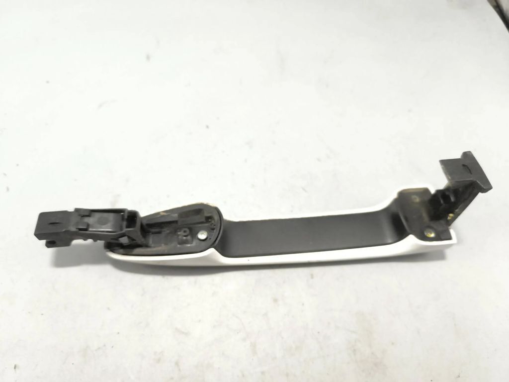 Mazda 3 III BM BN 2.0 121kW 2014 front left door exterior handle 