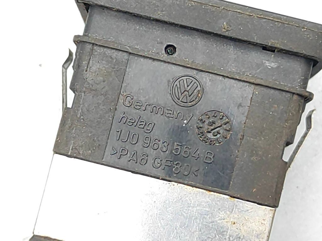 Volkswagen Golf IV 2002 Seat heating switch 1J0963564B 