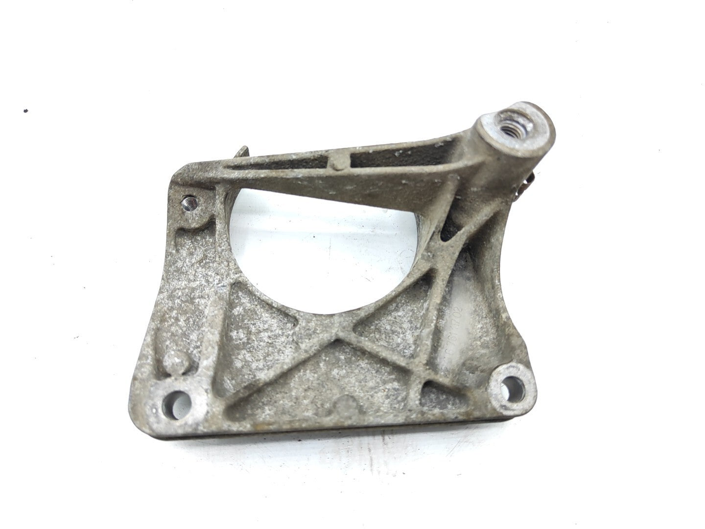 BMW E61 E60 520D 145kW Estate 2006 left side engine bracket mount 6761117