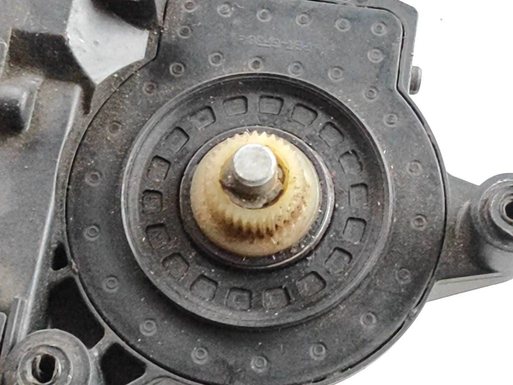 Volkswagen VW PASSAT B5 1998 front right window regulator motor 0130821694 