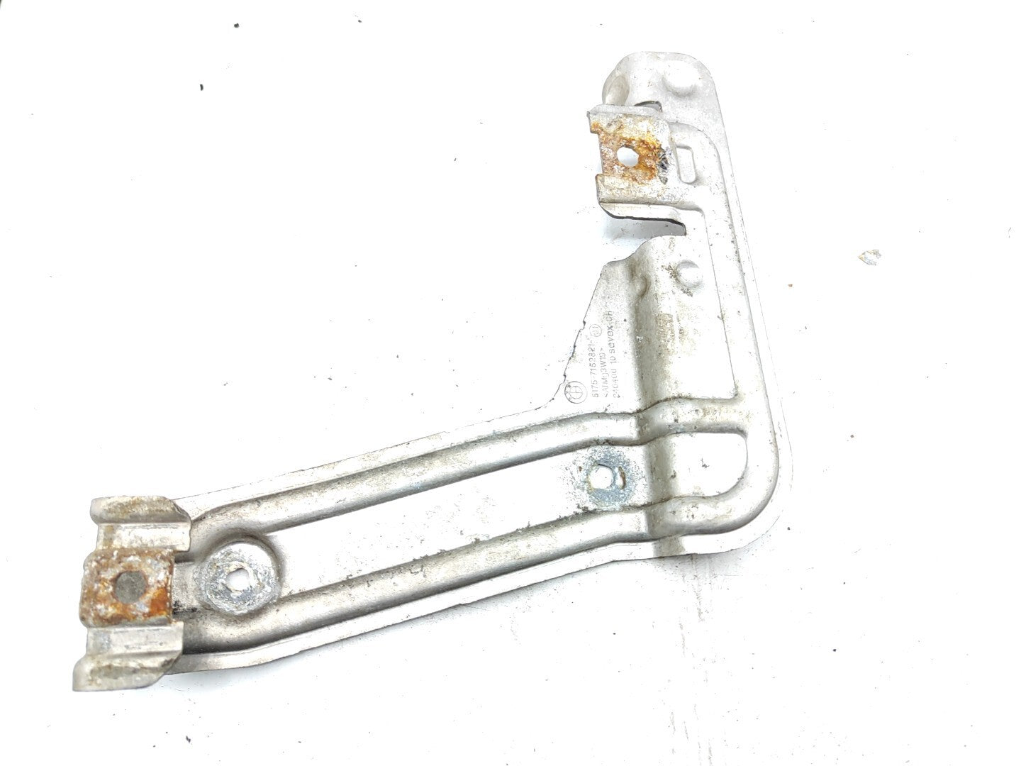 BMW E61 530D 170kW 2006 Left Side underfloor trim bracket 7152821