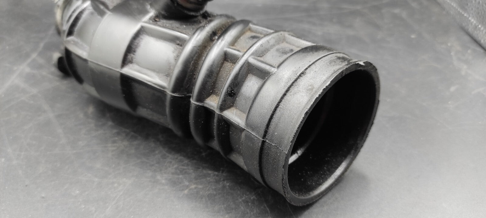 Alfa Romeo 147 1.9JTDm 85kW 8V 2005 Turbo Air Intake Pipe 46794405