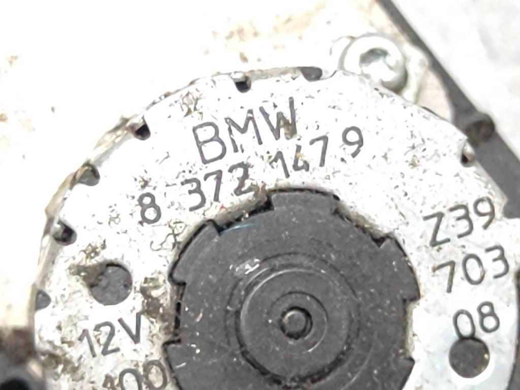 BMW 5 E39 1996 Air heater flap actuator motor 8372147 