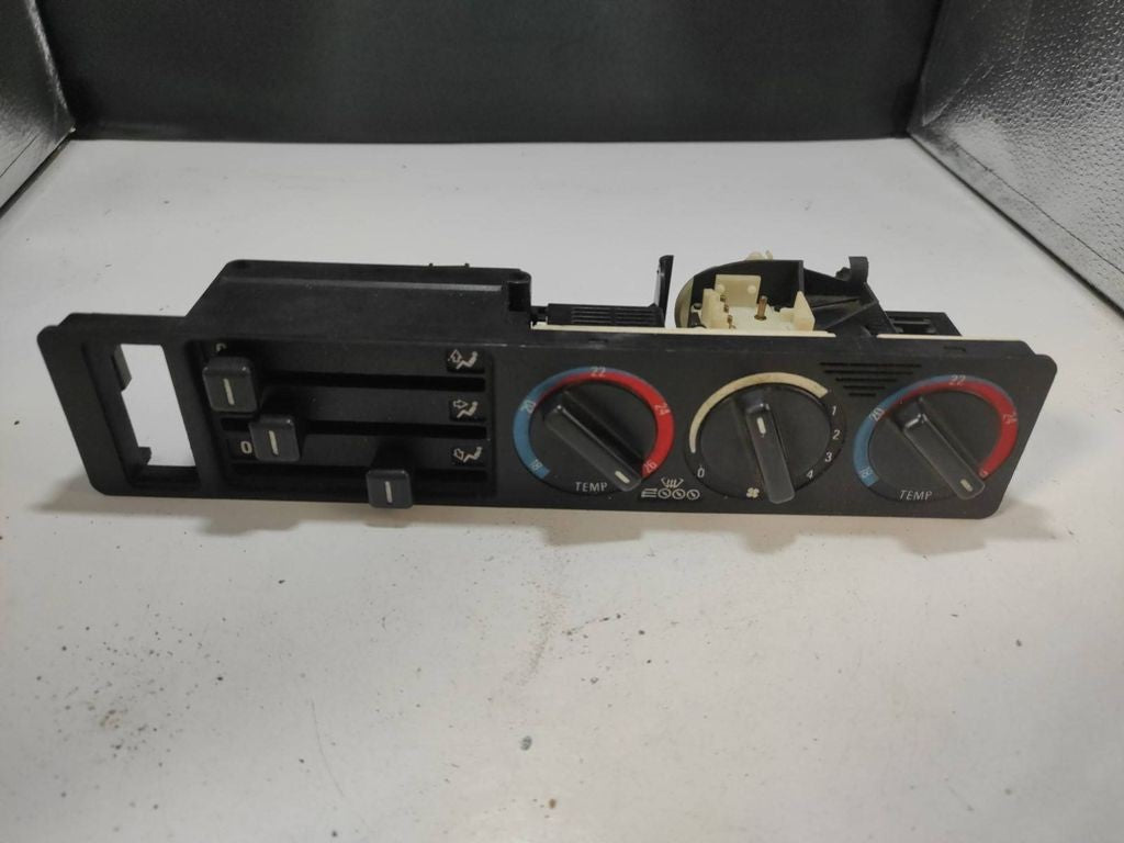 BMW 5 Series E34 1995 Climate control unit module 1391378