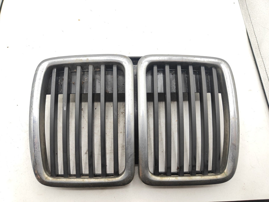 BMW 3 Series E30 1989 Front Center Bumper Kidney Grill 1884350
