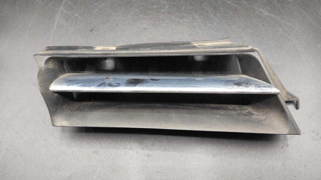 Alfa Romeo 156 2.4JTD 110kW 2002 Front Right Upper Bumper Grill 156017391