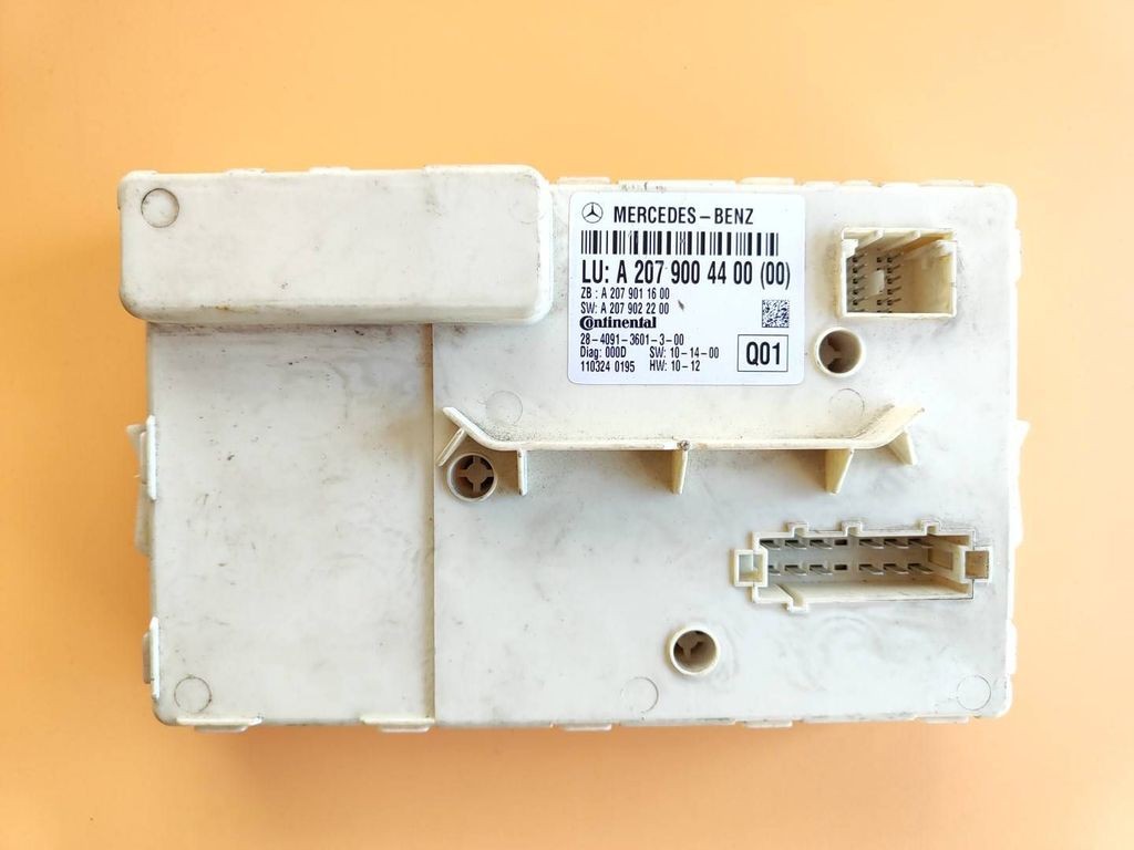 Mercedes-Benz E C207 W207 2011 door control unit module A2079004400 