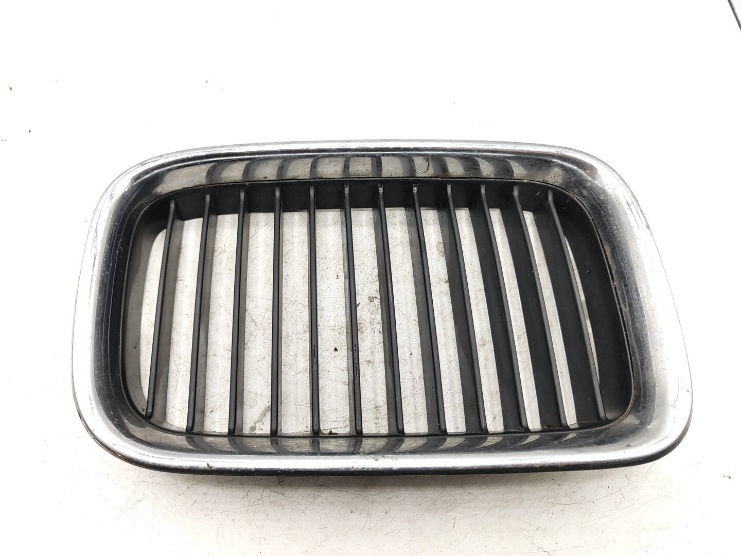 BMW 3 Series E36 Petrol  Front Right Side Bonnet Kidney Grill 8122238